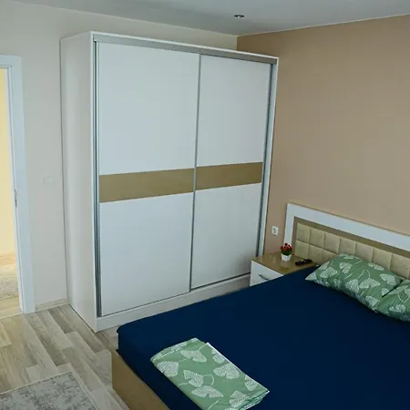 хаджиеви أوجنيانوفو